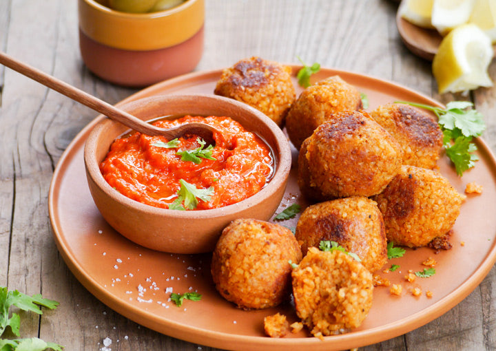 Hausgemachtes Ajvar mit Bulgur-Bällchen