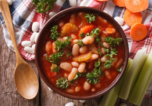 Fassoláda: Griechische Bohnensuppe