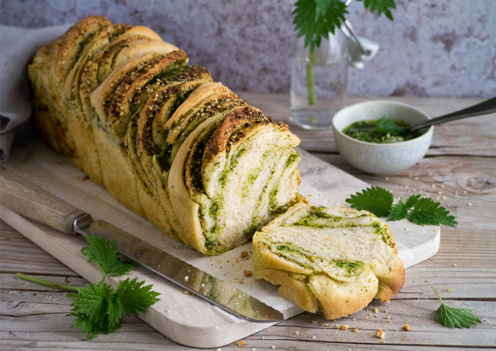 Brot mit Brennnessel-Pesto