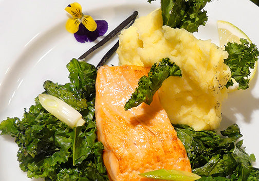 Lachs mit zweierlei Grünkohl und Vanille-Kartoffelstock