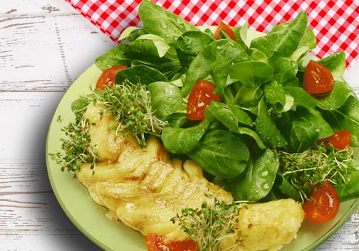 Kabeljaufilet auf Salat mit Kresse-Sprossen