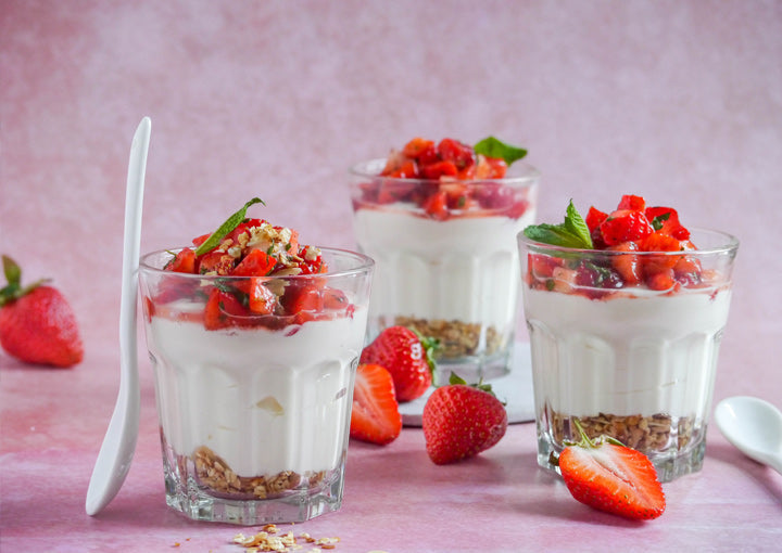 Seidentofucreme mit marinierten Erdbeeren