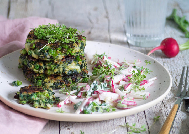 Spinat-Erbsen-Bratlinge mit Radiesli-Salat