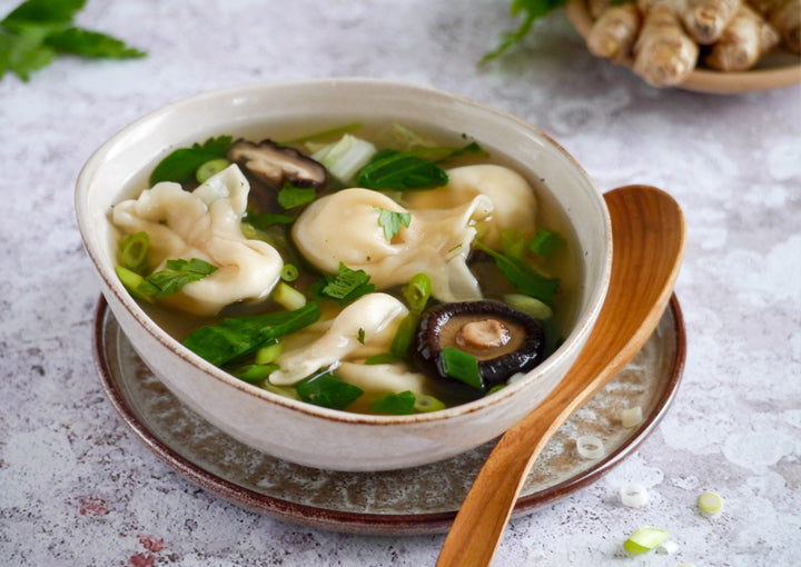 Wan-Tan-Suppe mit Ingwer-Ricotta-Füllung
